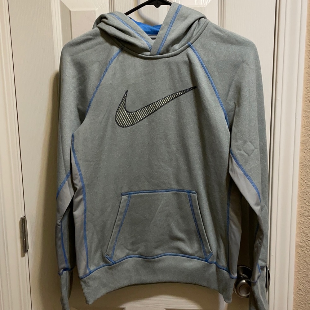 Woman’s thermal fit Nike hoody, size small